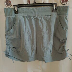 COlumbia Womens Skort XL Sage Green Omni Shield Advanced Repellency Ruched 16786